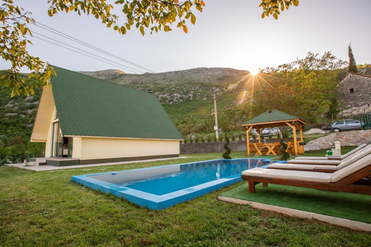 בית הארחה Nikšić 	Cozy House Ostrog מראה חיצוני תמונה