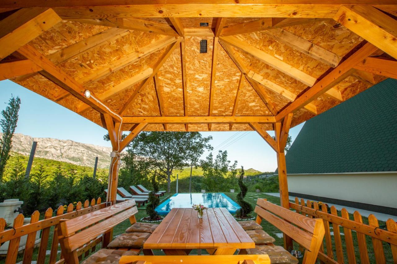 בית הארחה Nikšić 	Cozy House Ostrog מראה חיצוני תמונה